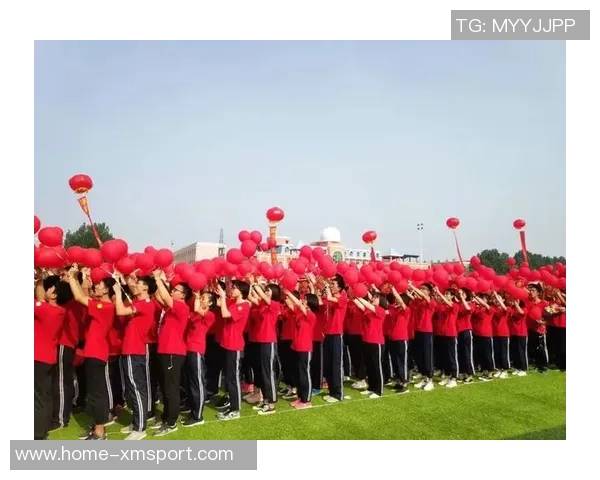 足球并肩而行71携手共进展现团结力量与梦想追逐的美好旅程